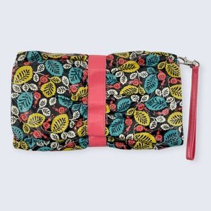 Vera Bradley Frill Happy Snail Floral Leafy Vinyl Concert Clutch Wallet Wristlet